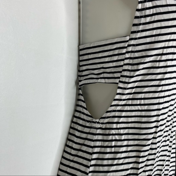 Striped & Stretchy Cutout Top - Picture 10 of 15